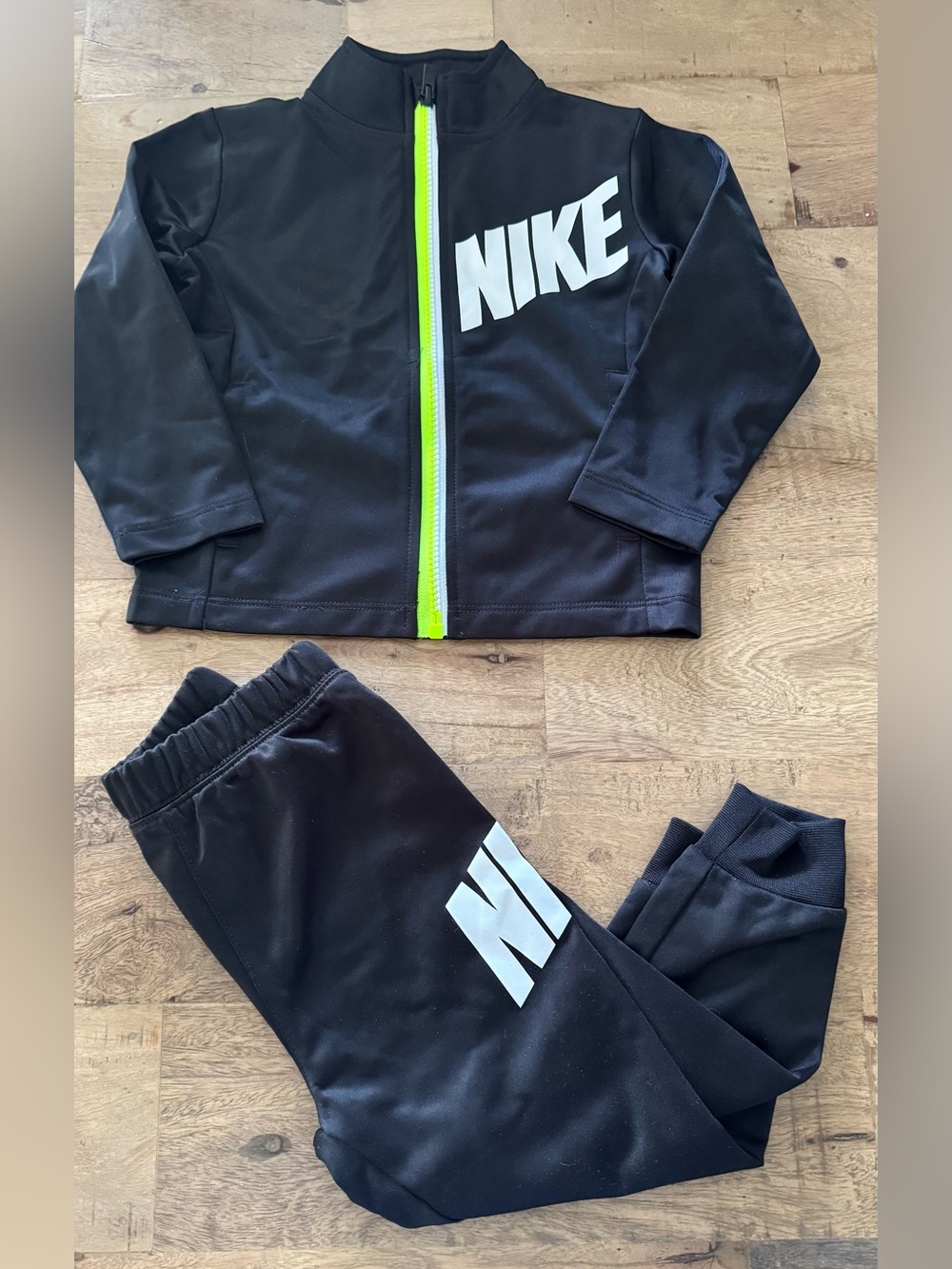 Nike Kids Black Track Jacket and Pants Set with Neon Zip sz 24 months